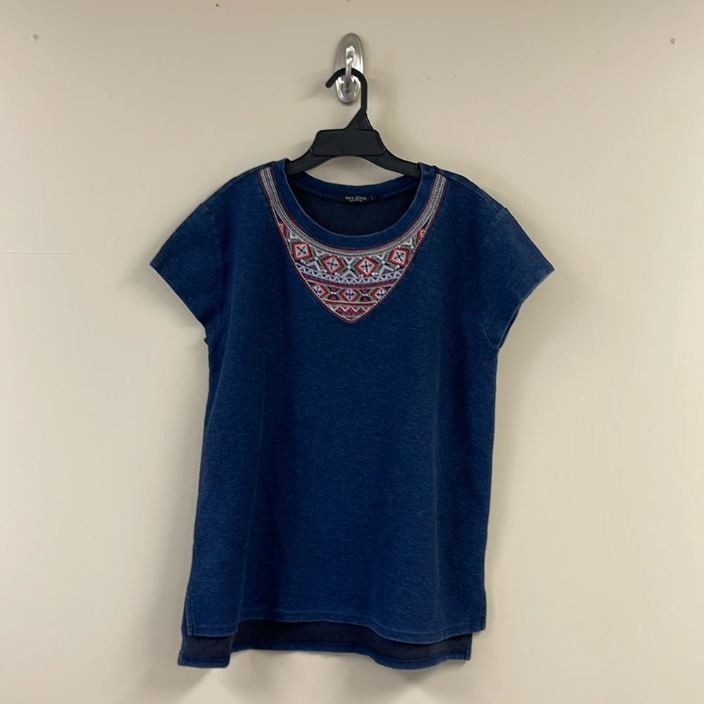 Max Jeans Denim Colored Embroidered Front T-Shirt Size Large Aztec Design